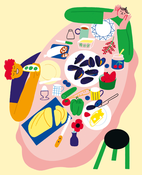 Illustration von einer Person am voll gedeckten Tisch